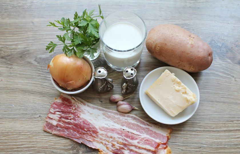 1. Этап. Гратен с беконом: Подготовьте все необходимые ингредиенты для приготовления гратена с беконом.