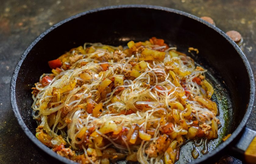 1. Этап. Фунчоза с тунцом: Перемешайте все и подавайте блюдо к столу.