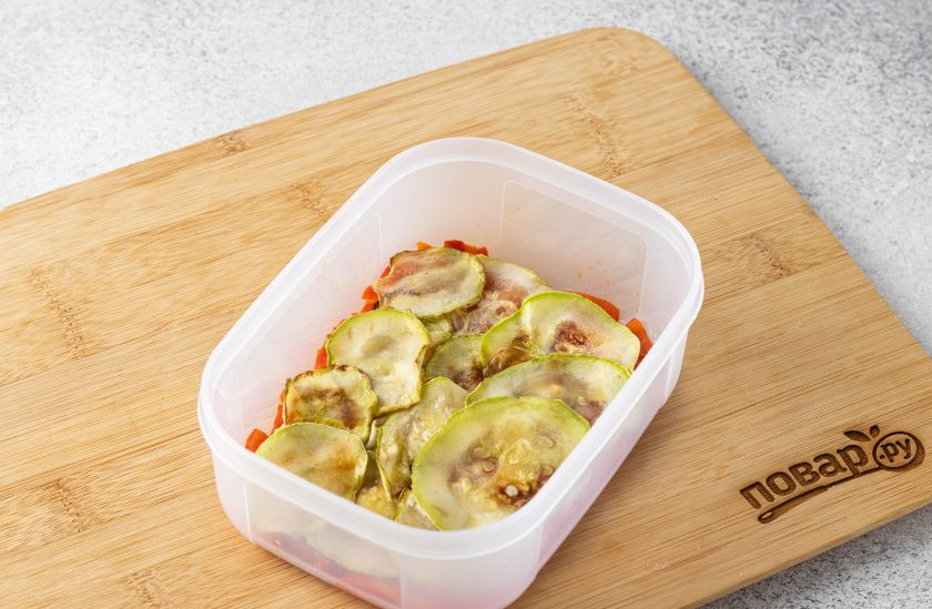 1. Этап. Террин из овощей: Затем кабачок.