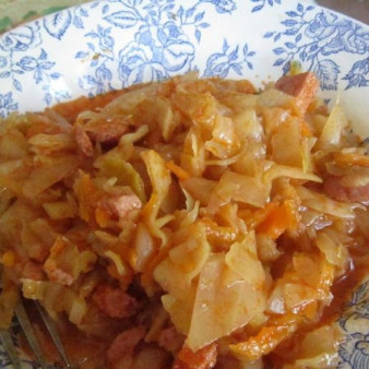 Тушеная капуста с сардельками