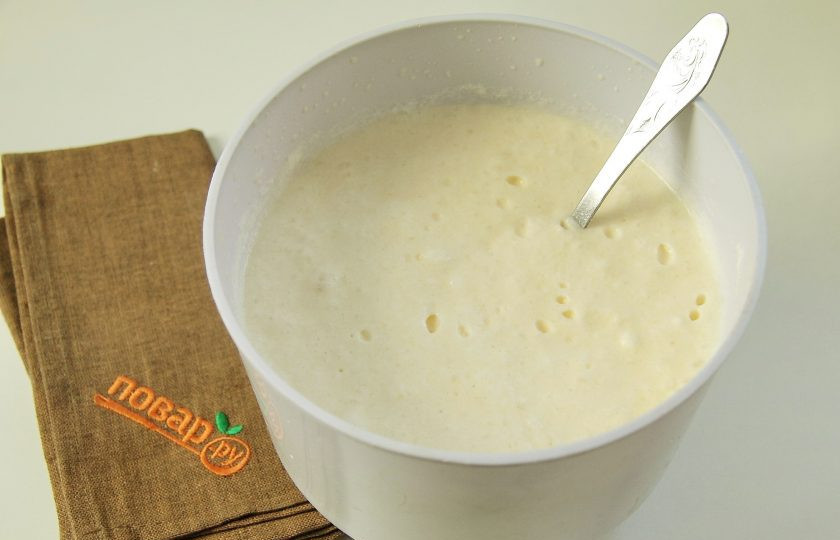 1. Этап. Умное пирожное: Перемешайте все ложкой до однородности. Тесто должно получиться достаточно жидкое, по консистенции как кефир.