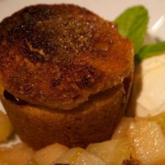 Шарлотка с грушами