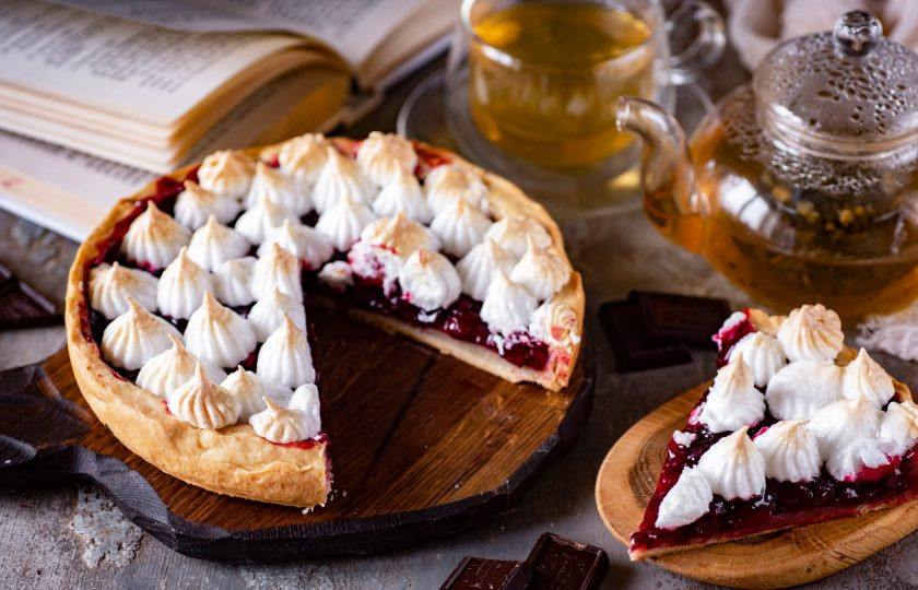 1. Этап. Пирог с замороженной вишней и безе: Приятного аппетита!