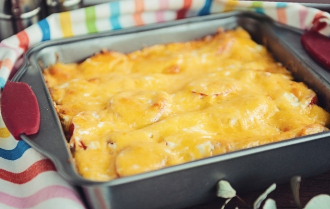 1. Этап. Каннеллони с куриным фаршем: Запекайте в духовке полчаса.