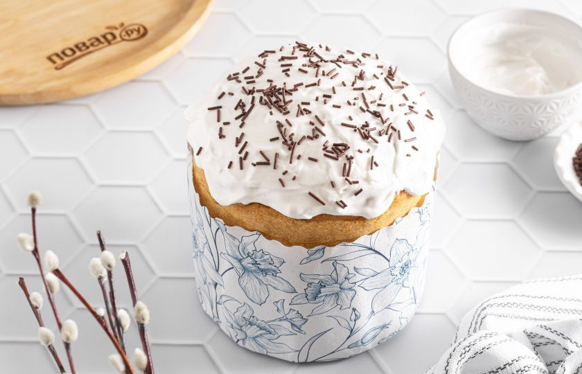 1. Этап. Кулич из рисовой муки: После его можно будет украсить на свой вкус. Я использую готовую глазурь и кондитерскую посыпку.