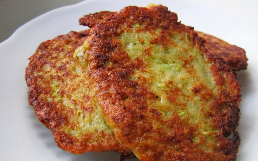 1. Этап. Картофельные драники с кабачками: Вот и готово наше замечательное и сытное блюдо! Дополняйте его любыми соусами. Приятного аппетита!