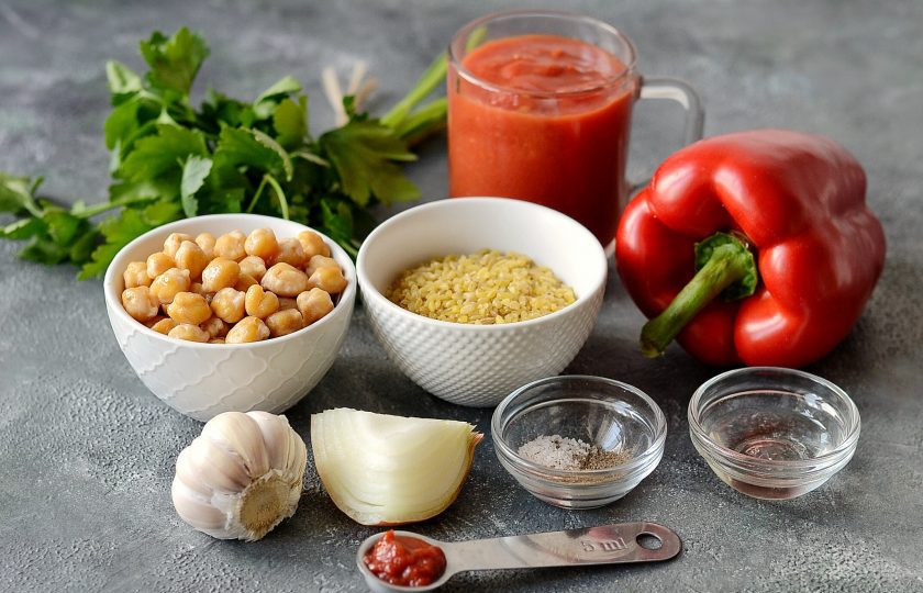 1. Этап. Пилав из булгура с нутом: Подготовьте все ингредиенты.