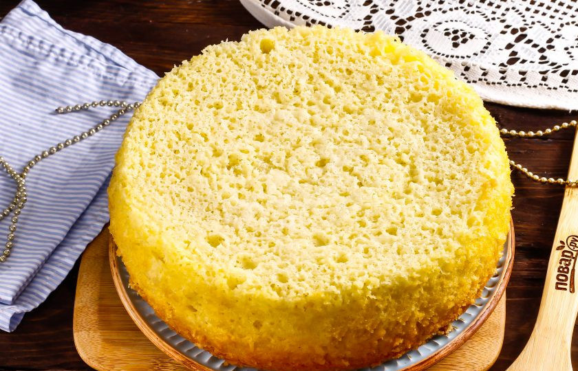 1. Этап. Бисквит на 5 яиц в мультиварке: После остывания бисквит можно подавать к столу или приготовить с ним торт.