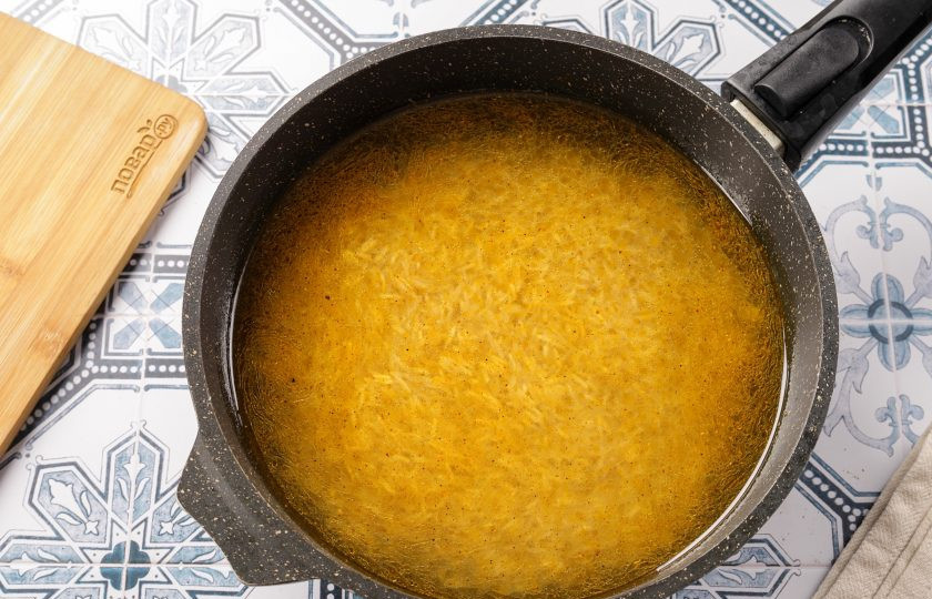 1. Этап. Ароматный рис: Дайте закипеть.