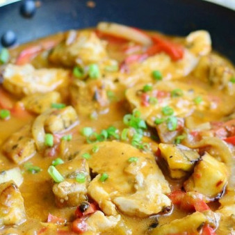 Курица по-тайски с овощами