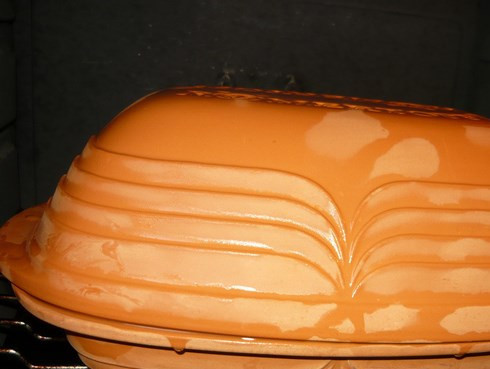 1. Этап. Свинина с цветной капустой: Накройте форму. Отправьте в холодную духовку, выставьте температуру 150 градусов. Ждем 20 минут.