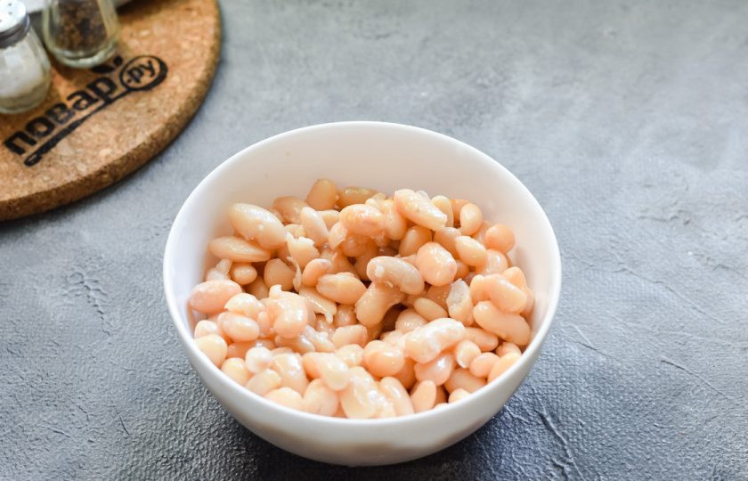 1. Этап. Фасоль с морепродуктами: Фасоль промойте несколько раз под проточной водой.