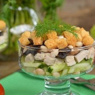 Фасолевый салат с курицей