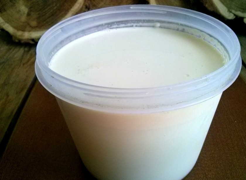 1. Этап. Жареное молоко: Молоко выбирайте с большой жирностью. Если нет такого, замените 200 мл. молока таким же количеством сливок.