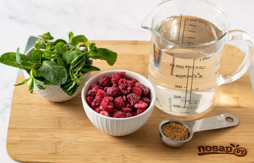 1. Этап. Малиновый взвар: Подготовьте все ингредиенты.