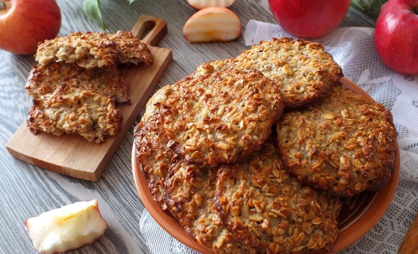 1. Этап. Овсяное печенье с яблоком на кефире: Приятного аппетита!