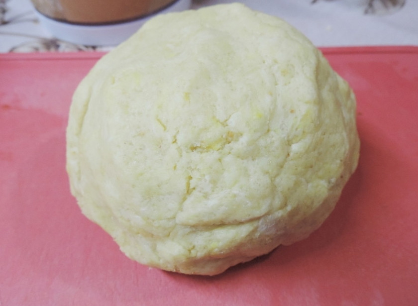 1. Этап. Арахисовый чизкейк: 2. Замешиваю тесто, оборачиваю его пищевой пленкой и отправляю в холодильник, тем временем занимаюсь начинкой.