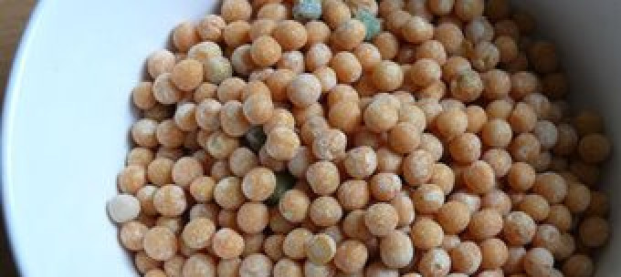 1. Этап. Суп Лондондерри: В глубокую емкость засыпьте горох.