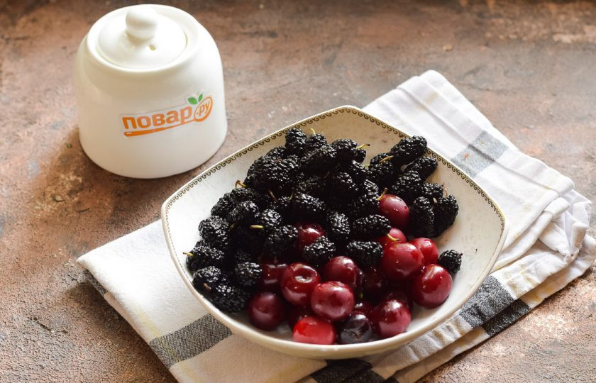 1. Этап. Компот из вишни и шелковицы на зиму: Подготовьте ингредиенты. Количество указано на банку объемом 1 литр.