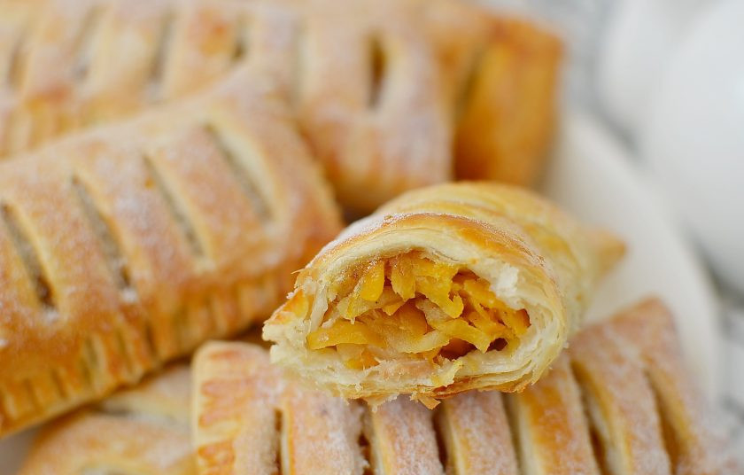 1. Этап. Тыква в слоеном тесте: Внутри тыква мягкая, сочная и очень вкусная! Пробуйте!