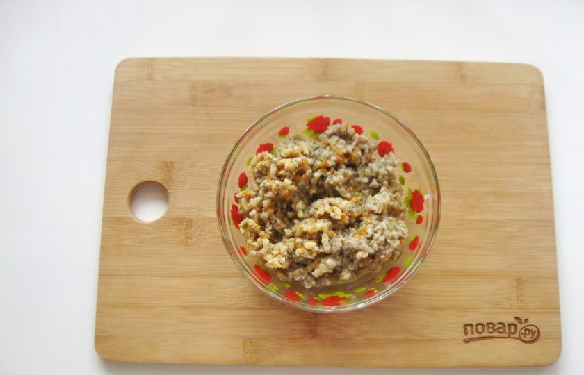 1. Этап. Паштет из вешенок: После пропустите вешенки с луком и морковью через мясорубку.