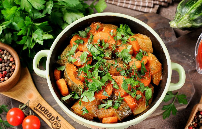 1. Этап. Рагу из кабачков и моркови: Рагу из кабачков и моркови готово. Приятного аппетита!