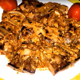 Печень свиная со сметаной