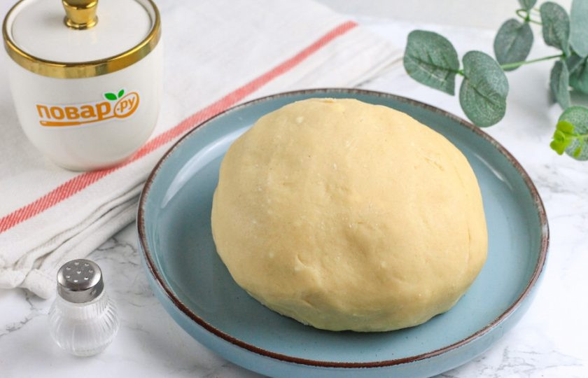 1. Этап. Шоколадно-ванильное печенье: У вас должно получиться плотное, пластичное песочное тесто. Старайтесь сильно не забивать его мукой.