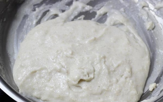 1. Этап. Овсянка для детей: 4. Доведите до кипения, проварите пару минут, помешивая.