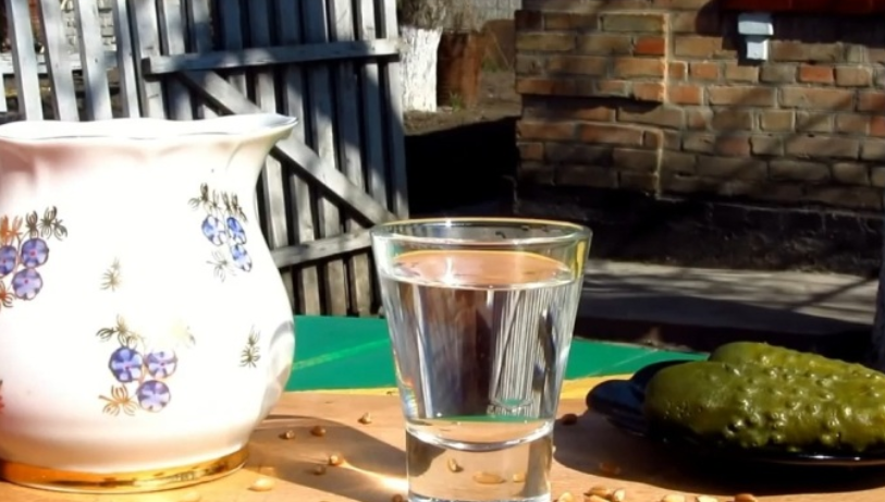 1. Этап. Брага на пшенице без дрожжей: Для получения самогона, следует 3-4 раза перегнать брагу.