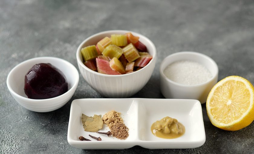 1. Этап. Соус из ревеня: Подготовьте все ингредиенты.