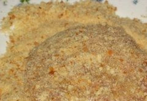 1. Этап. Котлеты Полтавские: 5. Далее смоченными в воде руками лепим из получившегося фарша котлеты любой формы и панируем их в сухарях.