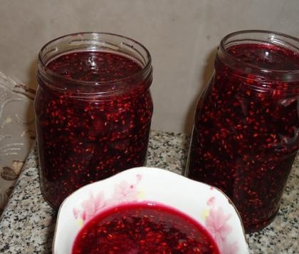 1. Этап. Малиновое варенье с апельсином: 4. Разливаем по стерильным баночкам и закатываем на зиму. Готово!