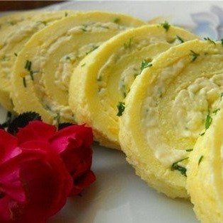 Омлетный рулет с плавленым сыром