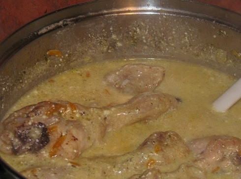 1. Этап. Куриные ножки тушеные в сметане: Если соус вам нужен погуще, можно добавить немного муки и дать блюду покипеть пару минут. Приятного аппетита!