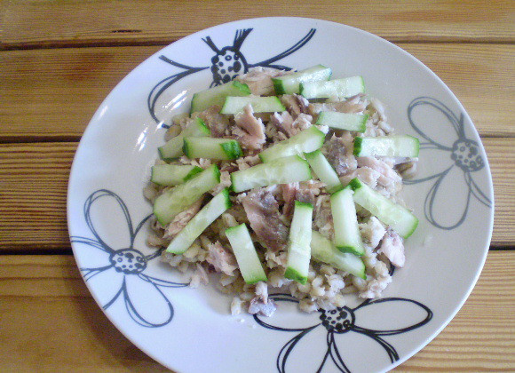 1. Этап. Салат к макаронам: 7. На рыбу - свежий огурчик.