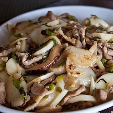 1. Этап. Нянь-Гао: Красиво выложить Нянь-гао в блюдо и подавать. Приятного аппетита!