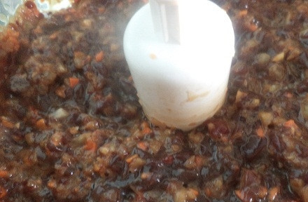 1. Этап. Котлеты из печени говядины: К овощам добавьте печень. Ещё раз измельчите массу.