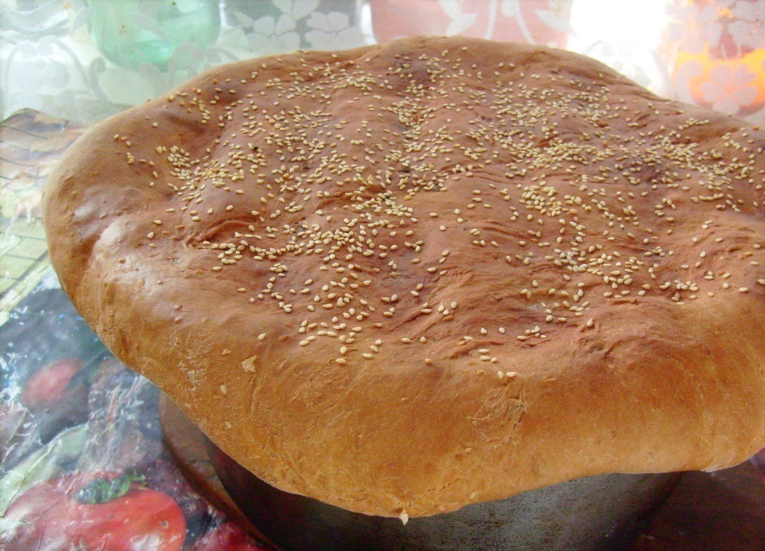 Борщ с крышкой 1. Этап. Борщ с крышкой: А это - вкусный результат наших трудов. Крышка получается мягкая внутри и хрустящая снаружи, вкууусная... Мой сынок, после того, как попробовал ее, на следующий день попросил: