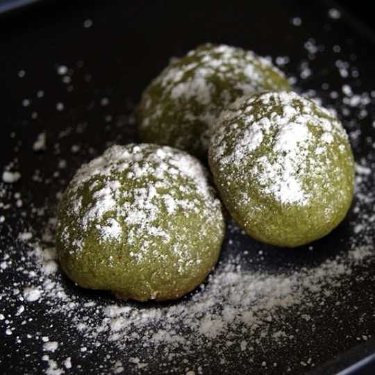 1. Этап. Печенье с зеленым чаем: Готовое печенье остужаем, посыпаем сахарной пудрой и подаем. Приятного аппетита! ;)