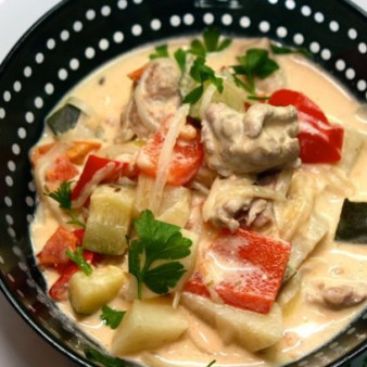 Кролик, тушеный с овощами