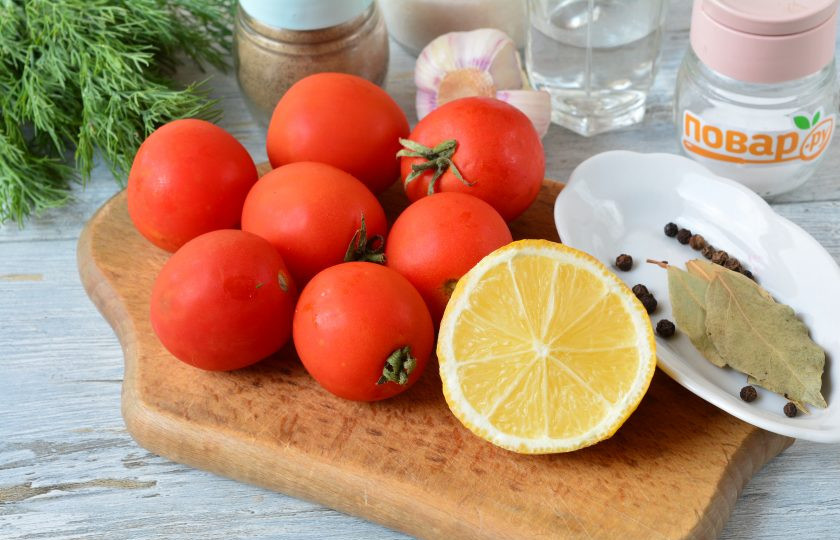 1. Этап. Маринованные помидоры с лимоном на зиму: Подготовьте все ингредиенты.