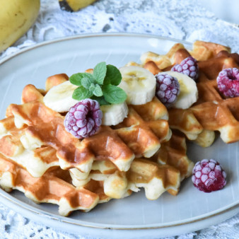 Диетические вафли с творогом и бананом