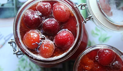 1. Этап. Варенье из черешни пятиминутка: 4. Переливаем в горячие стерильные баночки и закатываем на зиму!