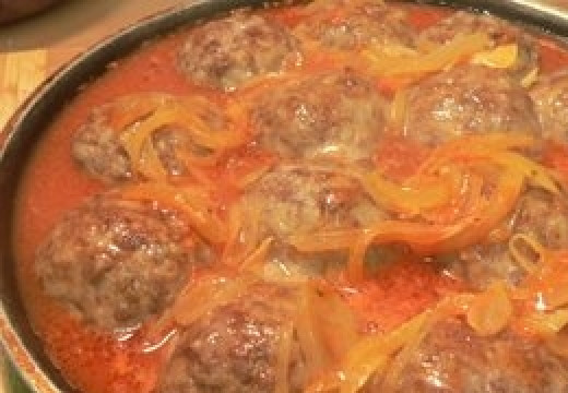 1. Этап. Запеченные тефтели: Достаем из духовки форму и поливаем тефтели соусом, а затем отправляем обратно в духовку еще на 15-20 минут.