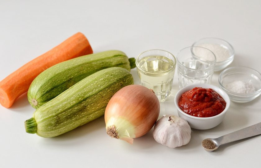 1. Этап. Икра кабачковая (на зиму): Подготовьте все ингредиенты.