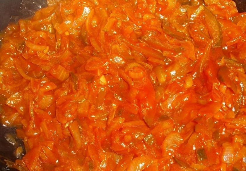 1. Этап. Солянка традиционная: 7. Хорошенько перемешиваю все и готовлю после закипания на среднем огне еще 7 минут.