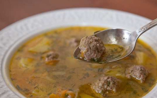 1. Этап. Фрикадельки в суп: 8. И через пару минут можно снимать с огня. Вот такой аппетитный супчик получился.