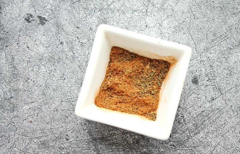 1. Этап. Китайская смесь пряностей Пять специй: Специи выложите в сухую сковороду и прогрейте на медленном огне до аромата, затем снимите с огня и остудите. Измельчите все в ступке или кофемолке. Переложите смесь в сухую емкость и плотно закройте.