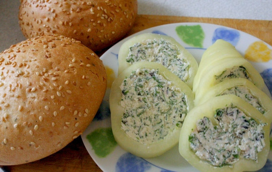 1. Этап. Перец, фаршированный творогом и зеленью: Приятного аппетита!